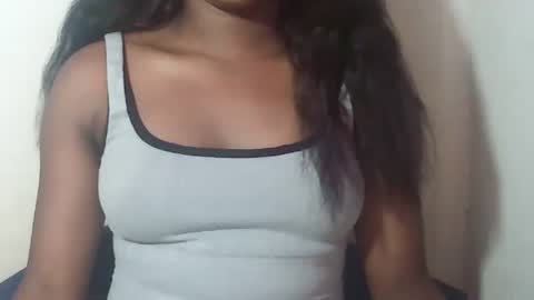 lovelylarra online show from 03-04-26, 12:11