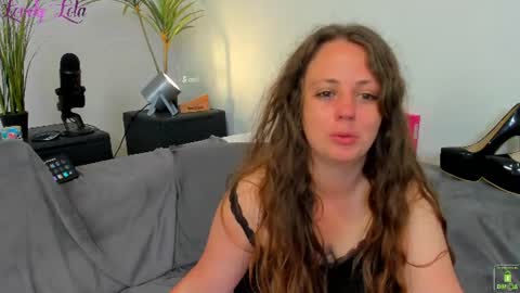 Snapshot of lovelylola_fr chatting on 07-14-26, 02:05 Lola online show from 07-14-26, 02:05