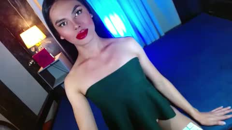 Snapshot of lovelymiss_shyna11 chatting on 03-05-25, 04:45 lovelymiss_shyna11 online show from 03-05-25, 04:45
