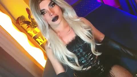 lovelymiss_shyna11 online show from 04-10-26, 09:47