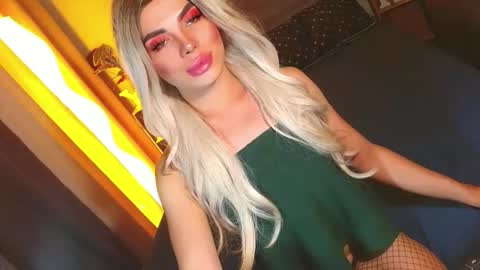 Snapshot of lovelymiss_shyna11 chatting on 04-26-26, 08:45 lovelymiss_shyna11 online show from 04-26-26, 08:45