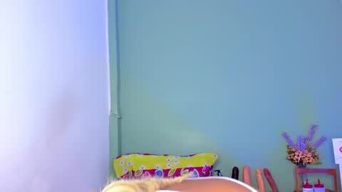 Snapshot of lovelynickyy chatting on 02-11-25, 12:37 Nicky online show from 02-11-25, 12:37