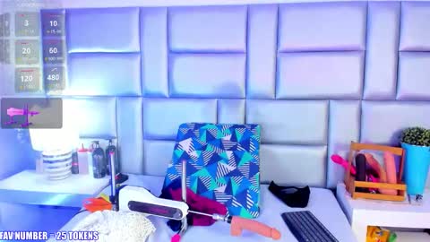 Snapshot of lovelynickyy chatting on 11-22-25, 01:10 Nicky online show from 11-22-25, 01:10