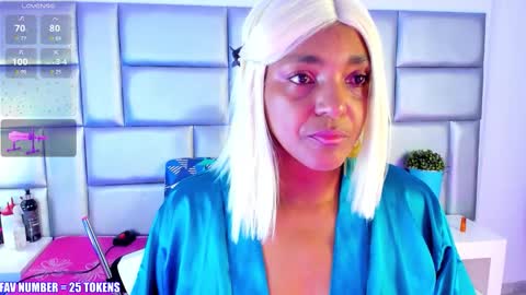 Snapshot of lovelynickyy chatting on 11-28-25, 01:03 Nicky online show from 11-28-25, 01:03