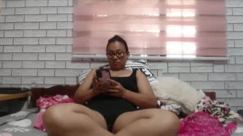 Snapshot of lovelyquey chatting on 01-08-25, 03:51 Angelquey online show from 01-08-25, 03:51