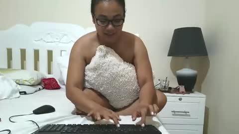 Snapshot of lovelyquey chatting on 05-10-26, 10:37 Angelquey online show from 05-10-26, 10:37