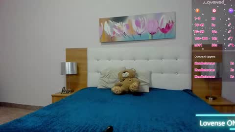 Sophia online show from 10-27-25, 03:54