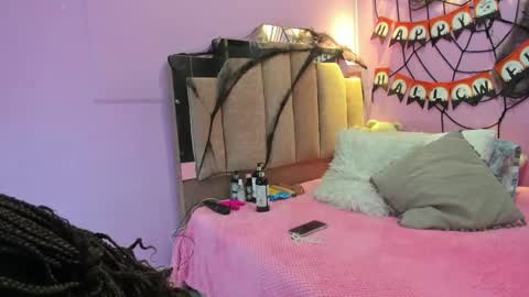 L O V E  online show from 10-19-25, 12:06