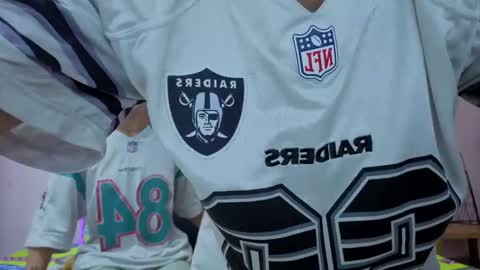 sofia and bryan online show from 10-27-25, 07:12