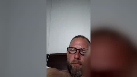 Snapshot of loveshead07 chatting on 06-19-26, 01:32 loveshead07 online show from 06-19-26, 01:32