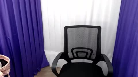 loving_apple19 online show from 02-03-26, 06:22