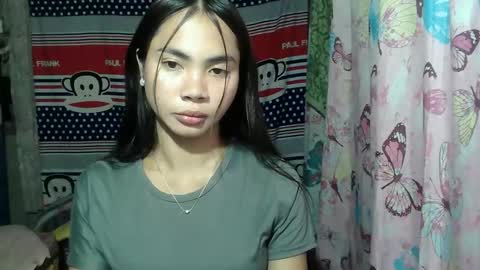 Snapshot of loving_rhean chatting on 05-19-26, 04:02 loving_rhean online show from 05-19-26, 04:02