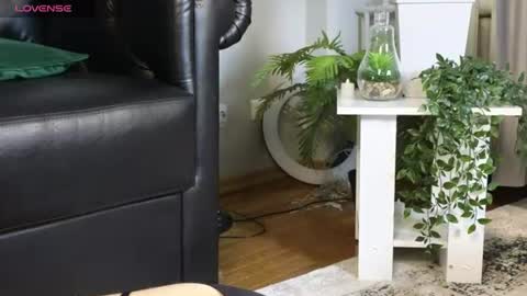 Snapshot of lowkeywild_ chatting on 06-14-26, 04:36 lowkeywild_ online show from 06-14-26, 04:36