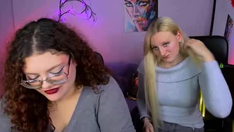 Snapshot of loya_best chatting on 11-25-25, 01:44 loya_best online show from 11-25-25, 01:44