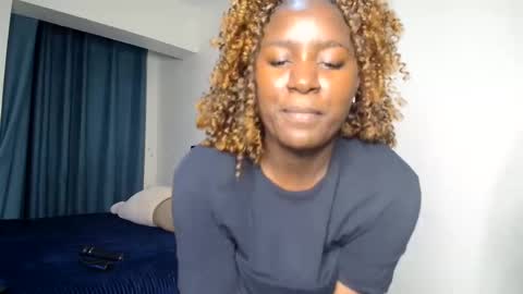 Snapshot of loyalcutie chatting on 06-04-26, 01:39 loyalcutie online show from 06-04-26, 01:39