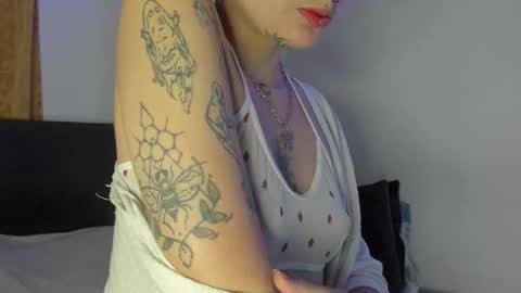 Snapshot of luaar_moon chatting on 01-14-26, 12:05 Jenn online show from 01-14-26, 12:05