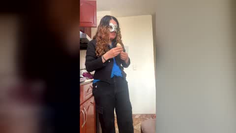 luana_winner online show from 12-16-25, 09:09