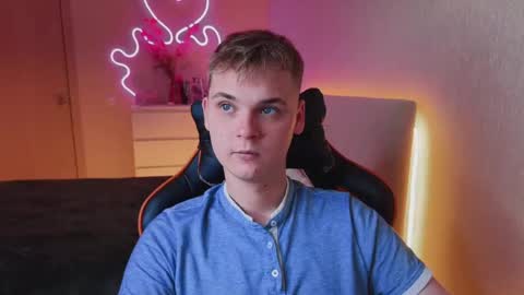 Lucas Gill online show from 09-10-25, 02:44