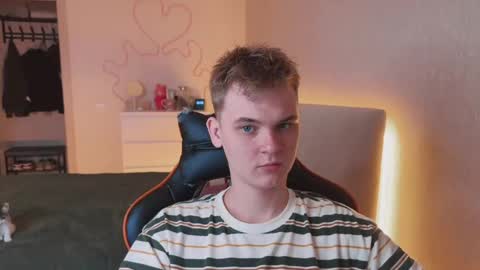 Lucas Gill online show from 09-15-25, 02:33