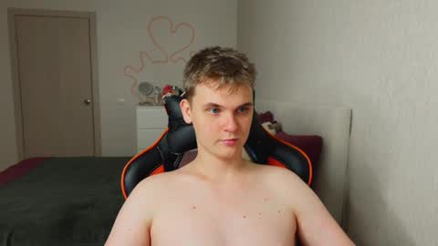 Lucas Gill online show from 09-30-25, 04:39