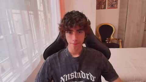 lucas_xo online show from 10-23-25, 09:35