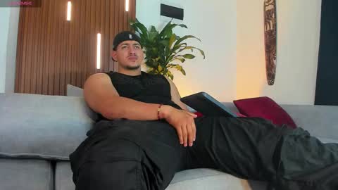 LUCA SANTOS online show from 11-11-25, 01:38