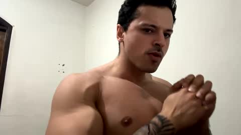 Snapshot of lucasfit24 chatting on 01-17-25, 07:38 lucasfit24 online show from 01-17-25, 07:38