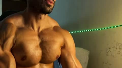 Snapshot of lucasfit24 chatting on 08-01-26, 02:33 lucasfit24 online show from 08-01-26, 02:33