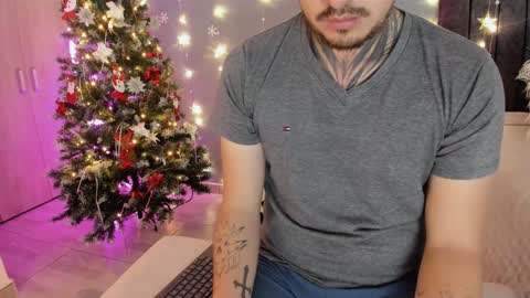 Snapshot of luci_fer15 chatting on 12-14-24, 01:39 Luci y Fer online show from 12-14-24, 01:39