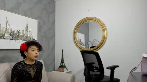 Snapshot of lucia_janne chatting on 11-10-25, 08:30 Lucla online show from 11-10-25, 08:30