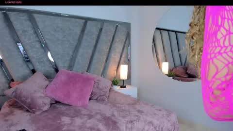 Snapshot of lucia_janne chatting on 06-05-26, 09:20 Lucla online show from 06-05-26, 09:20