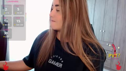 lucia star  online show from 12-18-25, 07:09