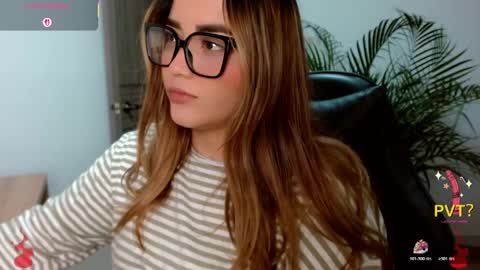 lucia star  online show from 04-21-26, 10:01