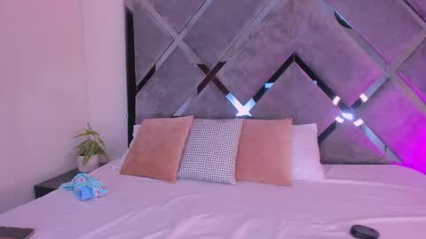 Lucia Gray online show from 04-14-26, 12:49