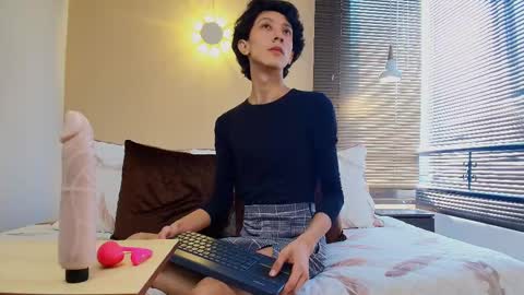 Snapshot of lucian_morel_s chatting on 09-22-25, 01:02 Lucian Morel S online show from 09-22-25, 01:02