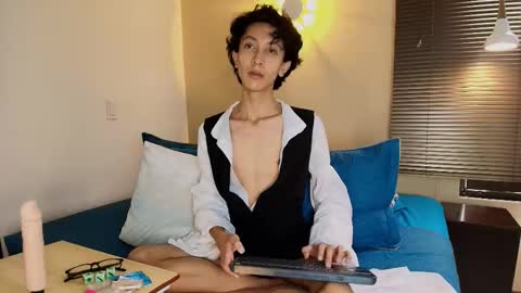 Snapshot of lucian_morel_s chatting on 10-15-25, 12:27 Lucian Morel S online show from 10-15-25, 12:27