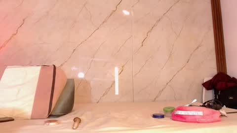 Luciana Morena online show from 12-19-25, 11:12