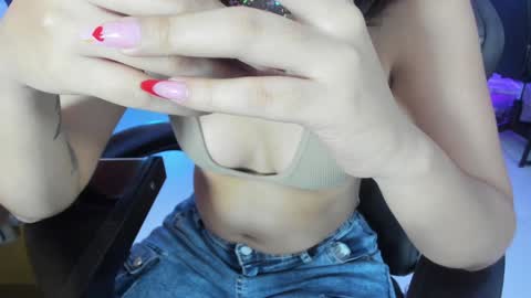 Snapshot of lucianacarter chatting on 02-01-25, 04:03 online show from 02-01-25, 04:03