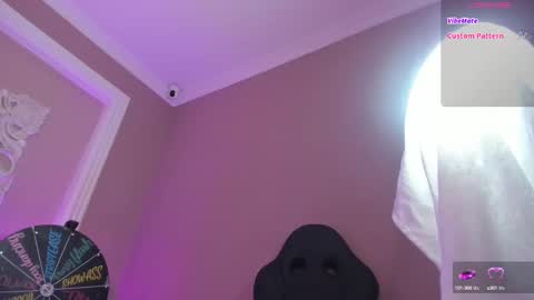 Snapshot of lucianacarter chatting on 02-28-25, 07:48 online show from 02-28-25, 07:48