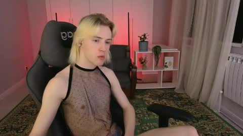Snapshot of lucidangelok chatting on 05-05-26, 01:19 Angelok online show from 05-05-26, 01:19