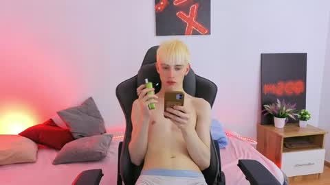 Snapshot of lucidangelok chatting on 06-08-26, 04:57 Angelok online show from 06-08-26, 04:57