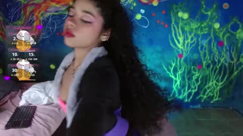 Lucie - online show from 10-31-25, 06:42