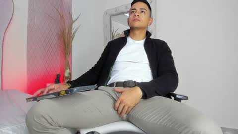 Leo online show from 04-12-26, 12:21