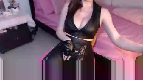 Snapshot of lucila04 chatting on 05-11-26, 04:04 lucila04 online show from 05-11-26, 04:04