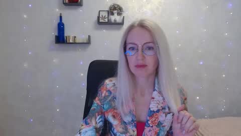 Snapshot of luckcristal chatting on 03-18-26, 02:42 Arina online show from 03-18-26, 02:42