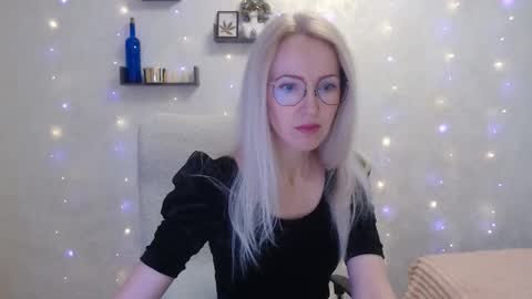 Snapshot of luckcristal chatting on 03-19-26, 03:05 Arina online show from 03-19-26, 03:05