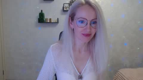Snapshot of luckcristal chatting on 03-22-26, 06:11 Arina online show from 03-22-26, 06:11