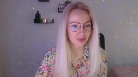 Snapshot of luckcristal chatting on 03-25-26, 02:56 Arina online show from 03-25-26, 02:56
