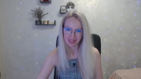 Snapshot of luckcristal chatting on 03-30-26, 05:25 Arina online show from 03-30-26, 05:25