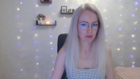 Snapshot of luckcristal chatting on 04-06-26, 03:46 Arina online show from 04-06-26, 03:46